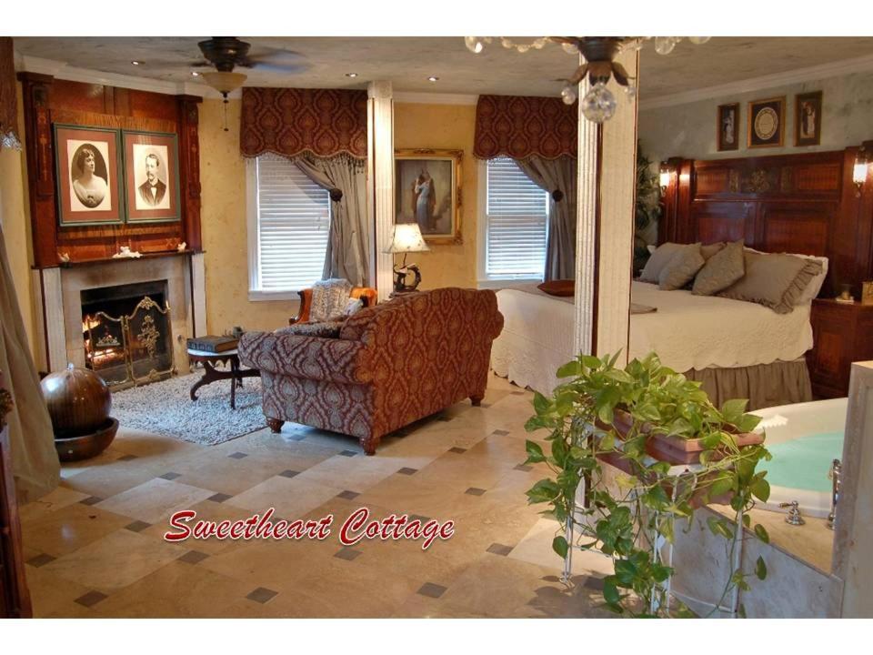 Lockheart Gables Romantic Bed And Breakfast Fort Worth Bagian luar foto